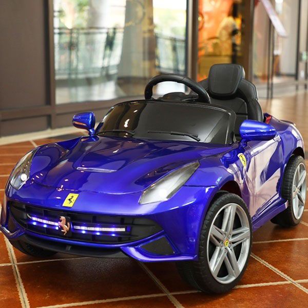 Xe ô tô điện trẻ em theo phong cách Ferrari 686