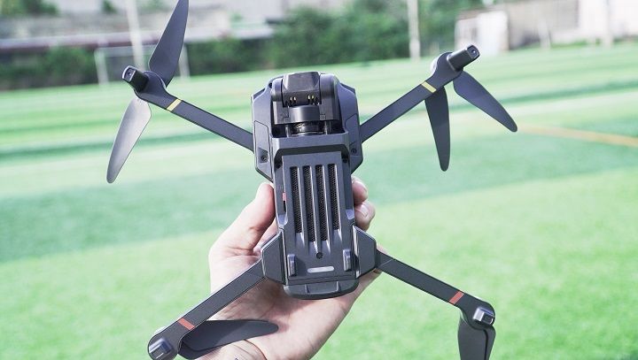 Flycam SJRC F5S Pro Plus có gimbal chống rung 2 trục