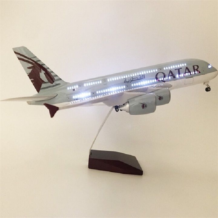 Mô hình Máy bay Qatar Airways Airbus A380 47cm