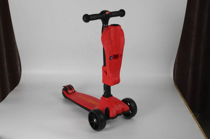 Xe Trượt Scooter Cho Bé QC-2861 Có Ghế Ngồi, Âm Thanh Sống Động Kèm Loa Bluetooth