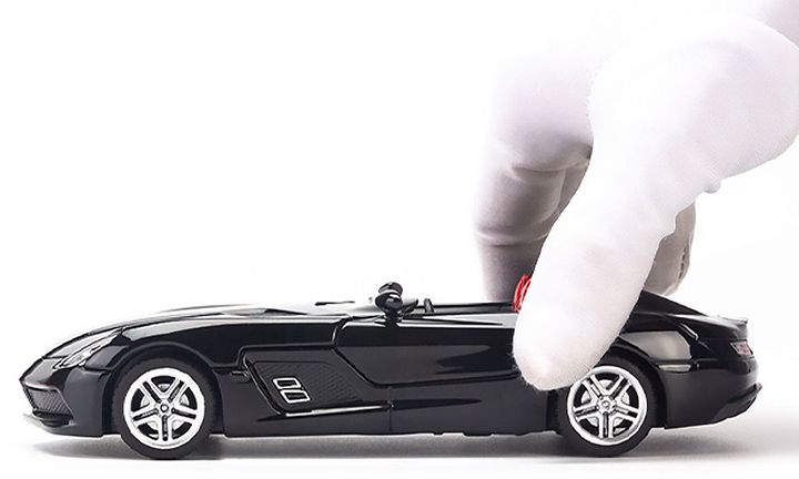 Mô hình Xe Mercedes Benz SLR Stirling MOSS 1:32