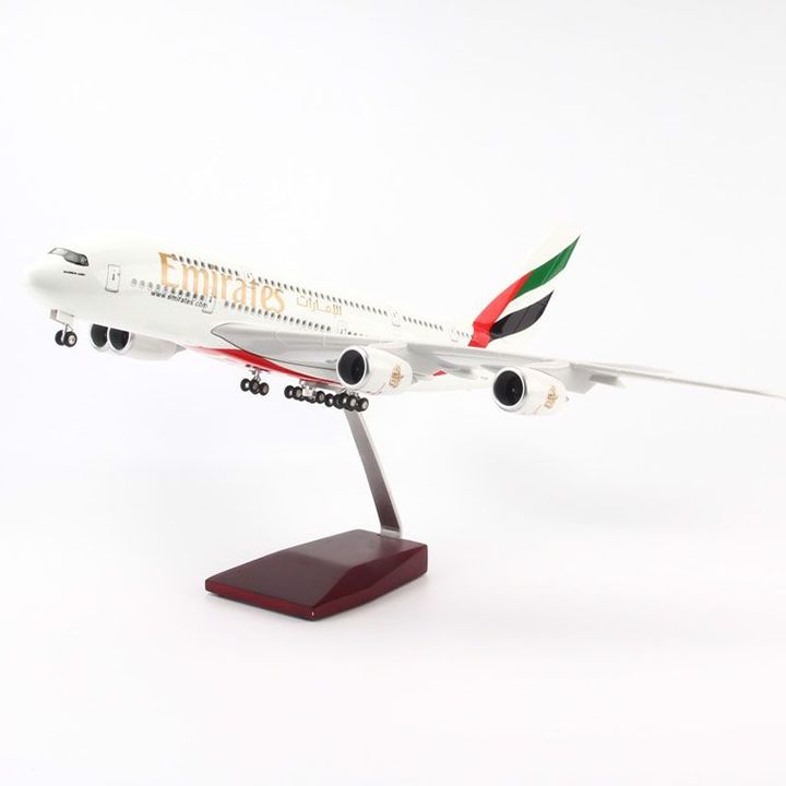 Mô hình Máy bay lắp ghép Emirates Airbus A380 Có đèn led 47cm