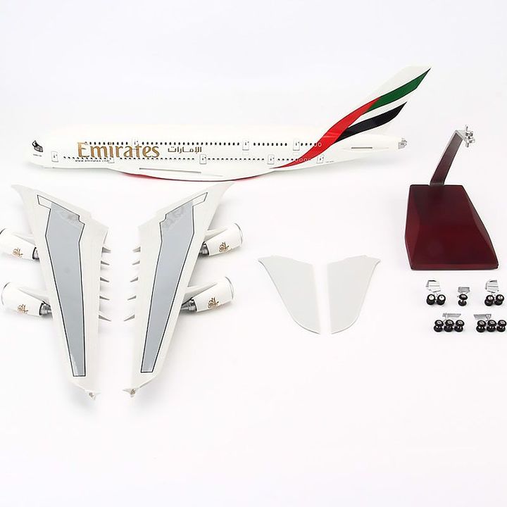 Mô hình Máy bay lắp ghép Emirates Airbus A380 Có đèn led 47cm