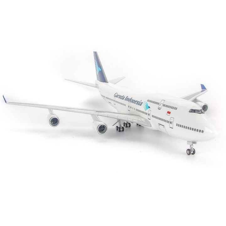 Mô hình Máy bay lắp ghép B747 Indonesia Có đèn led 47cm