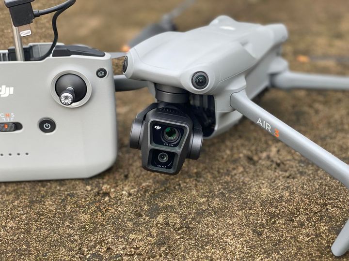 Ảnh chụp cụm camera của flycam dji air 3