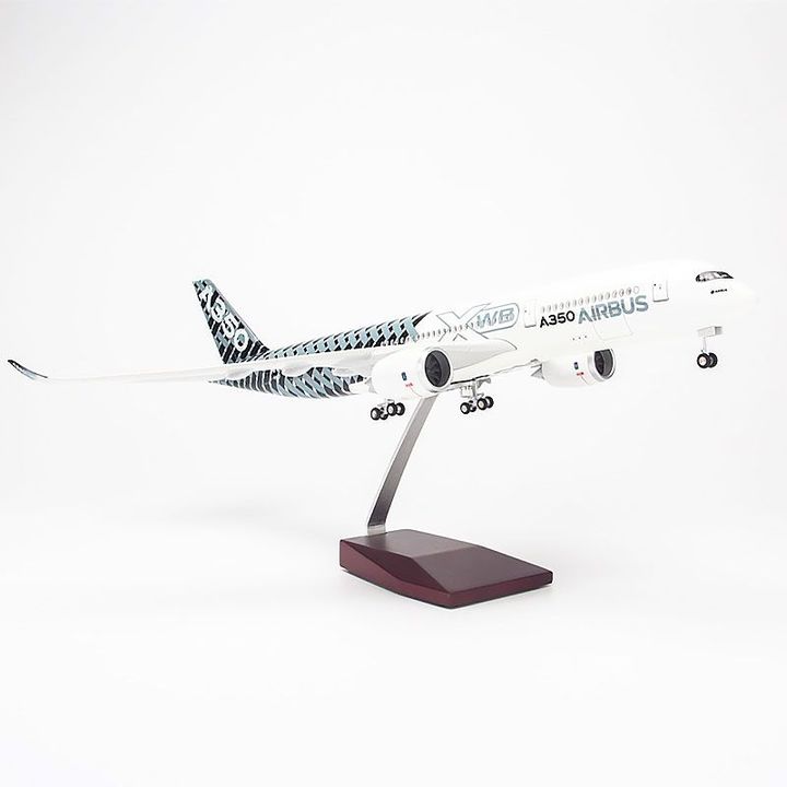 Mô hình Máy bay lắp ghép Original Striped Airbus A350 47cm Có đèn led