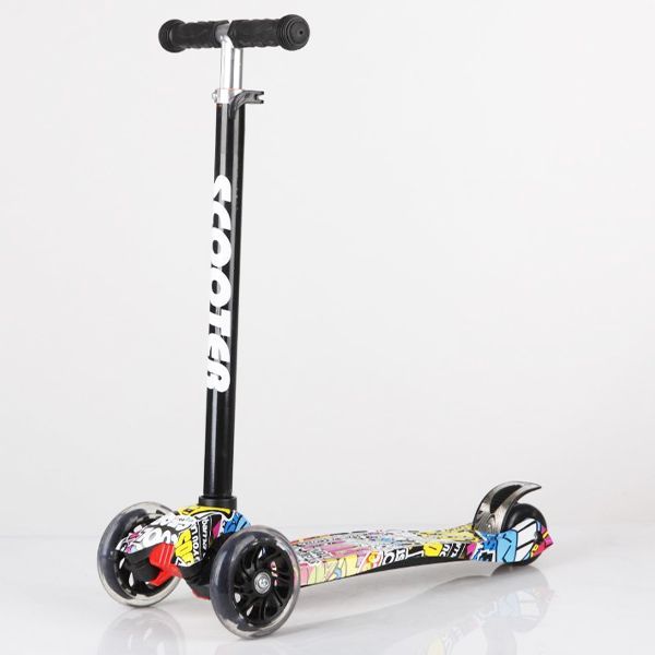 Xe Trượt Scooter 3 Bánh họa tiết Graffiti đẹp mắt, Đèn Led nhiều màu QC-2865Y