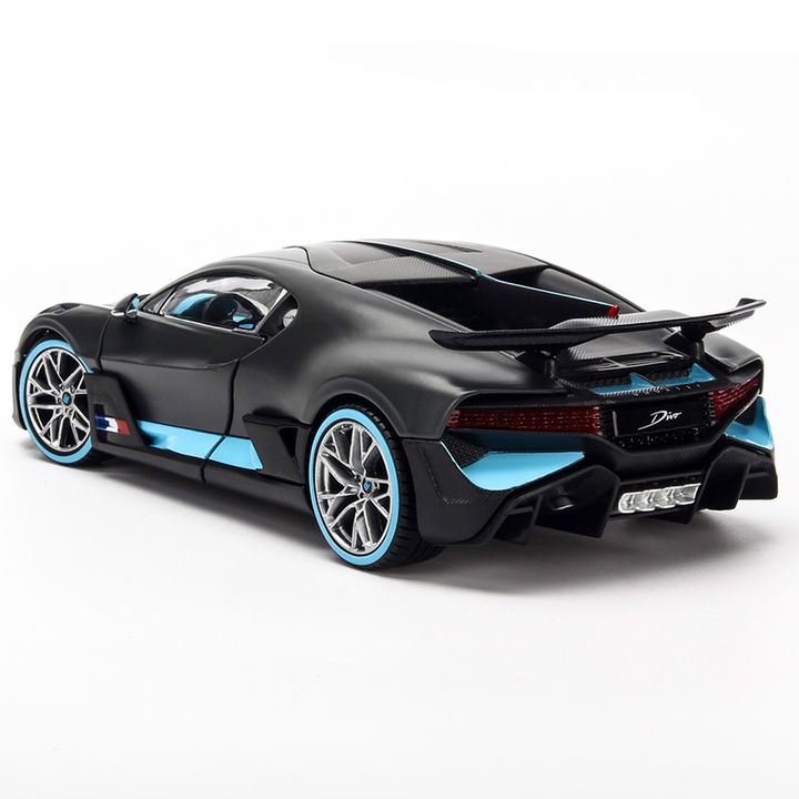 Mô hình Xe Bugatti Divo Matte Black 1:24