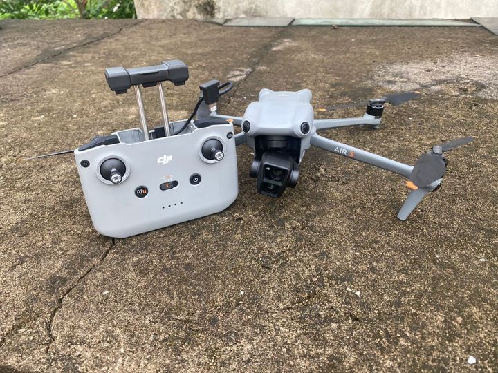 Ảnh chụp bộ dji air 3 bản đơn 1 remote 1 máy bay