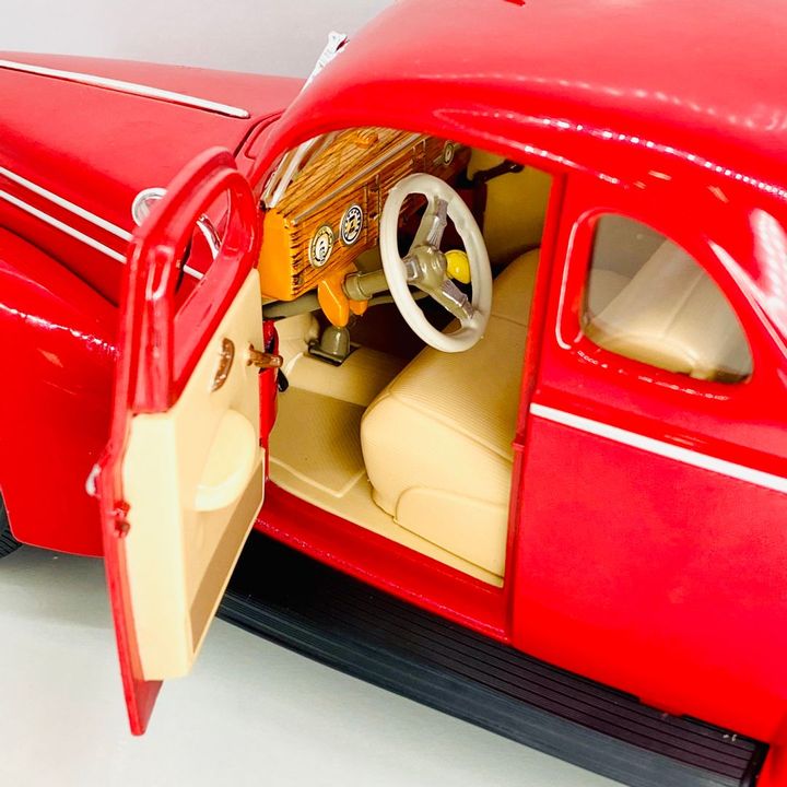 Mô hình Xe Ford Deluxe Coupe 1939 1:18