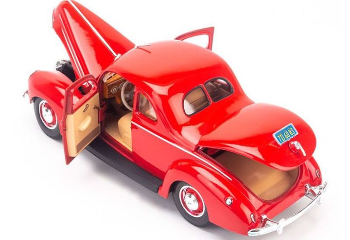 Mô hình Xe Ford Deluxe Coupe 1939 1:18