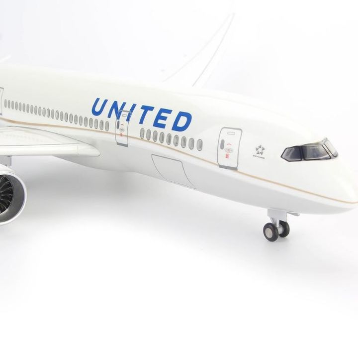 Mô hình máy bay United Airlines Boeing B787 47cm lắp ráp có đèn Everfly