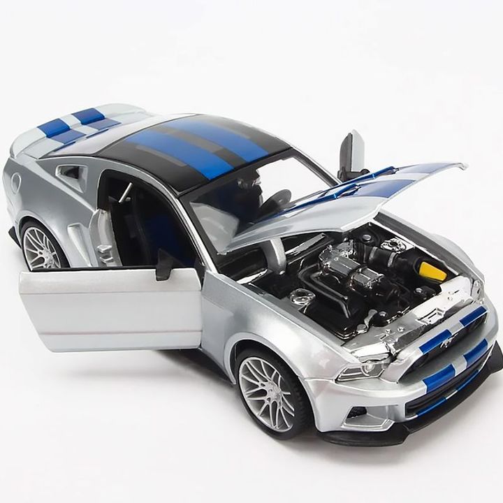 Mô hình Xe Ford Mustang 2014 Street Racer 1:24