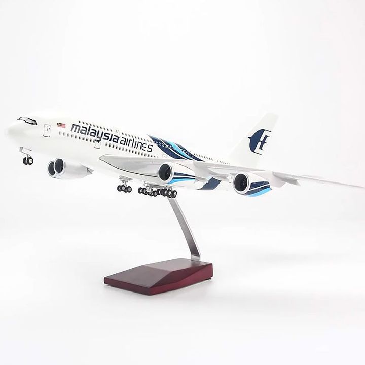 Mô hình Máy bay lắp ghép A380 Malaysia Airlines Có đèn led 47cm