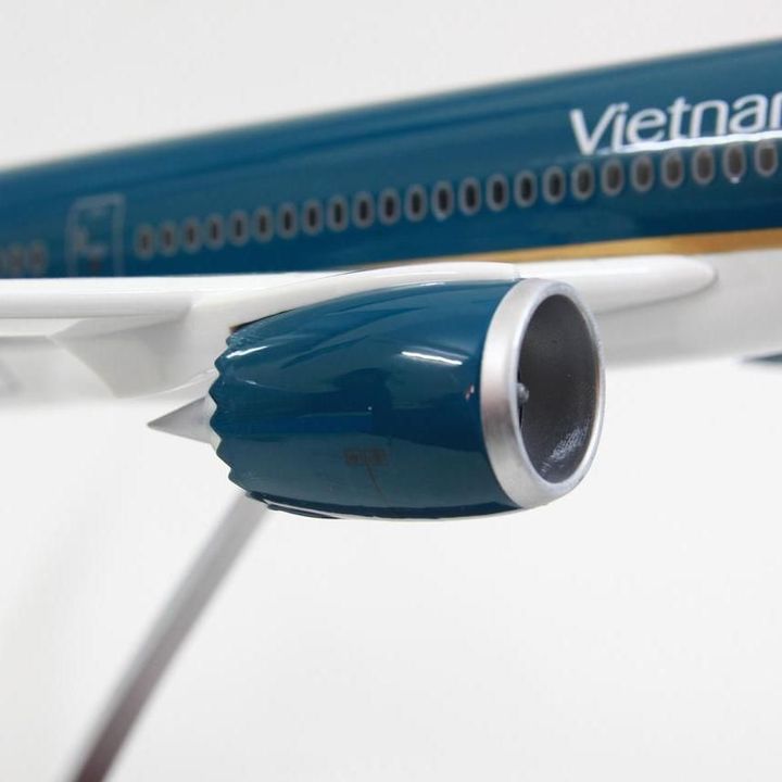 Mô hình Máy bay lắp ghép VietNam Airlines 47cm Boeing B787 có đèn LED