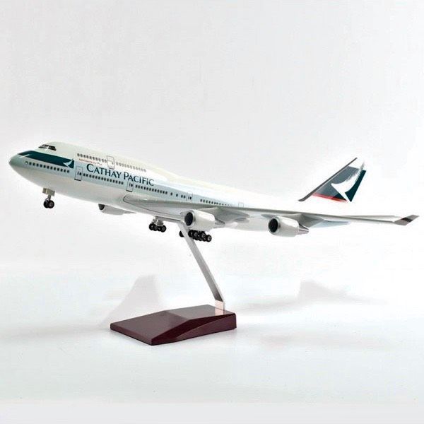 Mô hình Máy bay lắp ghép Cathay Pacific Boeing B747 47cm có đèn LED