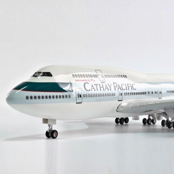 Mô hình Máy bay lắp ghép Cathay Pacific Boeing B747 47cm có đèn LED