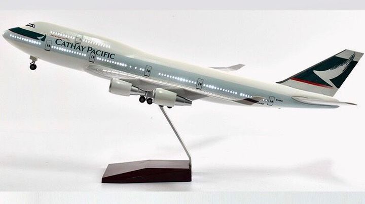 Mô hình Máy bay lắp ghép Cathay Pacific Boeing B747 47cm có đèn LED